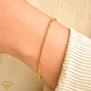 دستبند طلا 18 عیار مدل طنابی روی مچ دست مدل